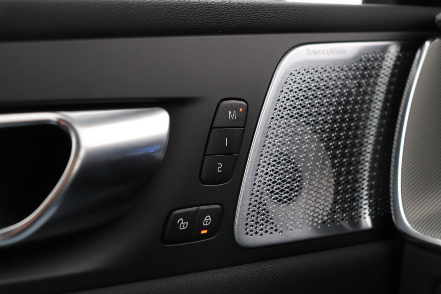 Volvo XC60 T6 Ultra Black Edition | Luchtvering | Bowers&Wilkins | Stoelventilatie | ACC | Trekhaak