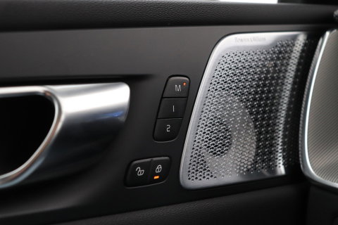 Volvo XC60 T6 Ultra Black Edition | Luchtvering | Bowers&Wilkins | Stoelventilatie | ACC | Trekhaak