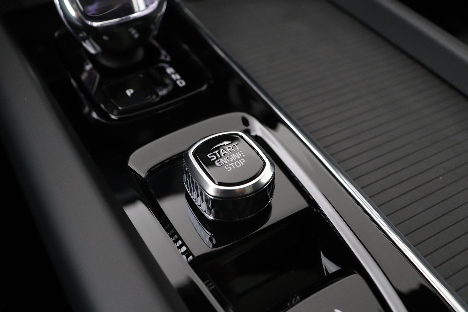 Volvo XC60 T6 Ultra Black Edition | Luchtvering | Bowers&Wilkins | Stoelventilatie | ACC | Trekhaak