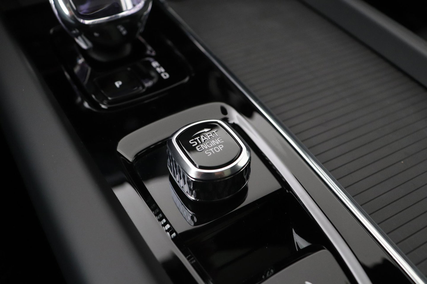 Volvo XC60 T6 Ultra Black Edition | Luchtvering | Bowers&Wilkins | Stoelventilatie | ACC | Trekhaak