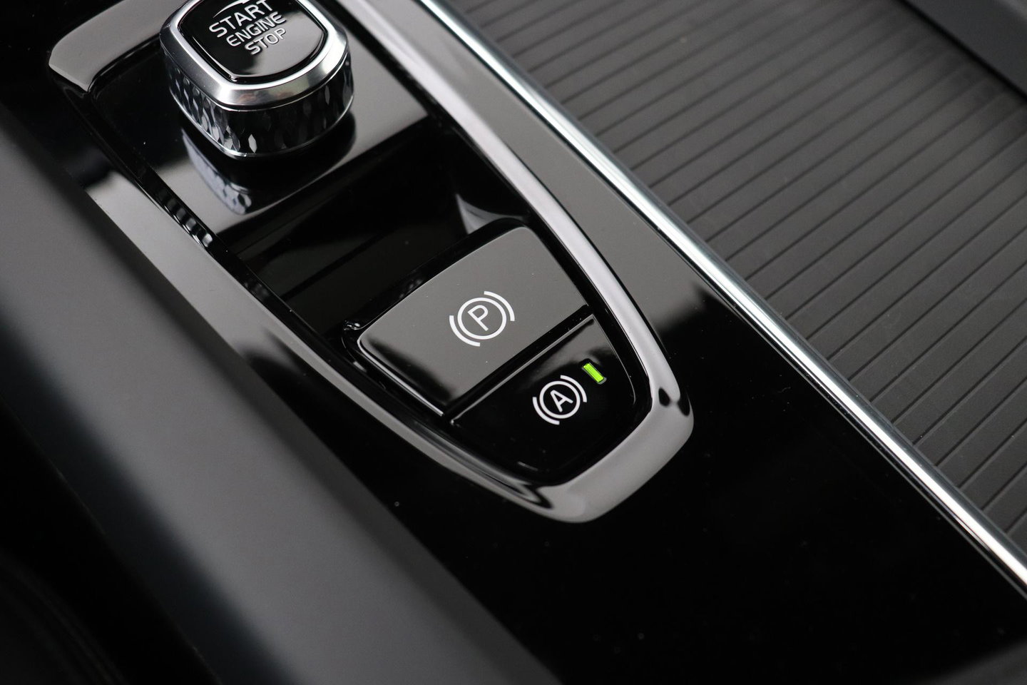 Volvo XC60 T6 Ultra Black Edition | Luchtvering | Bowers&Wilkins | Stoelventilatie | ACC | Trekhaak