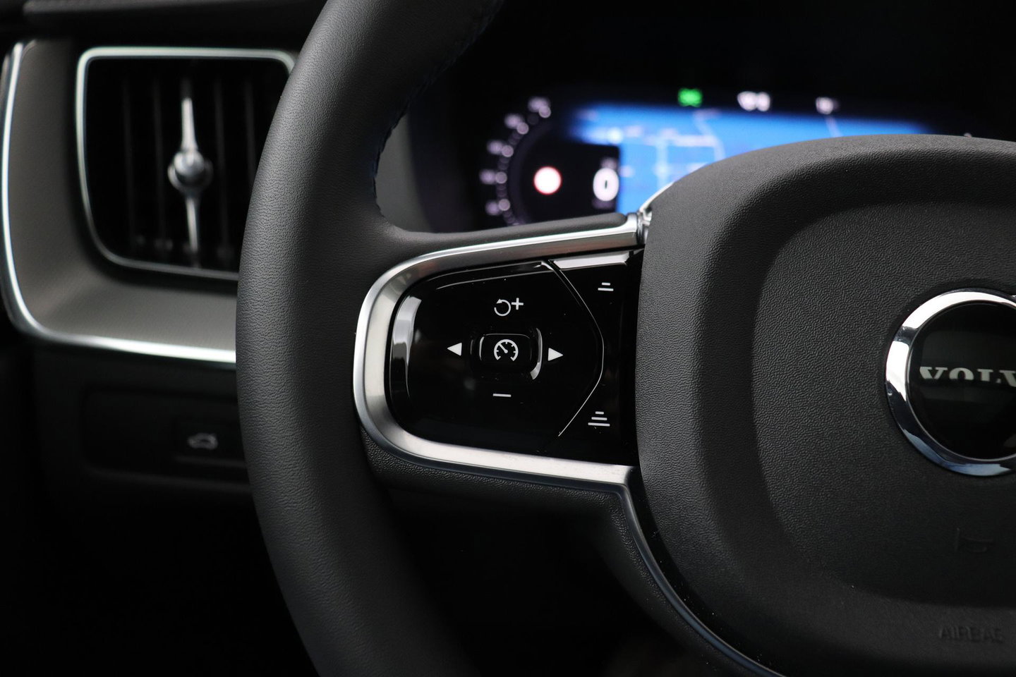 Volvo XC60 T6 Ultra Black Edition | Luchtvering | Bowers&Wilkins | Stoelventilatie | ACC | Trekhaak
