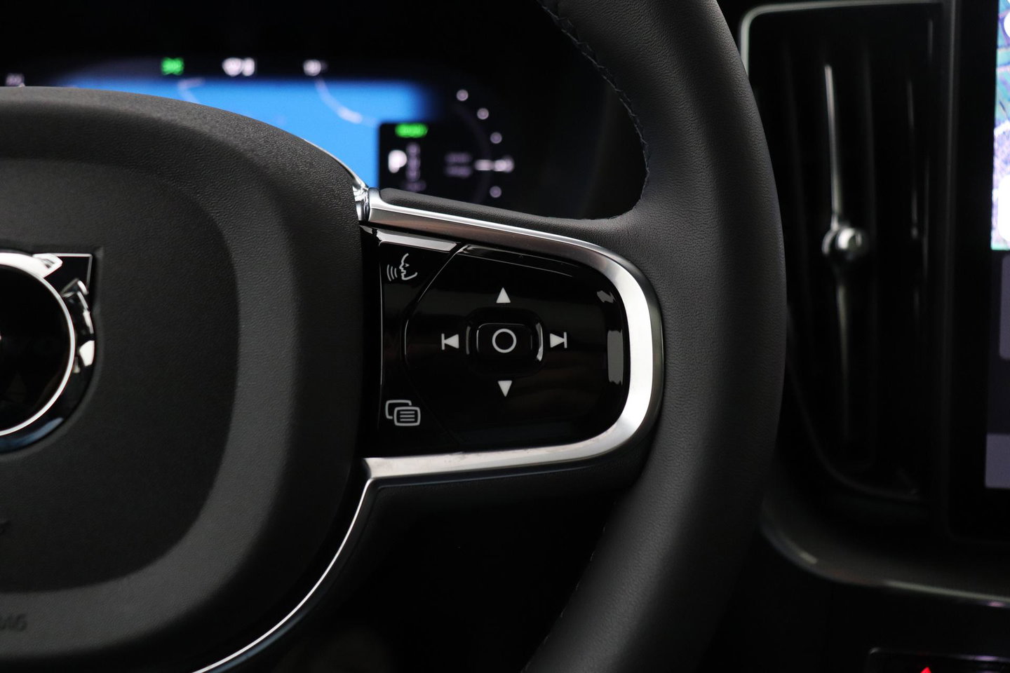 Volvo XC60 T6 Ultra Black Edition | Luchtvering | Bowers&Wilkins | Stoelventilatie | ACC | Trekhaak
