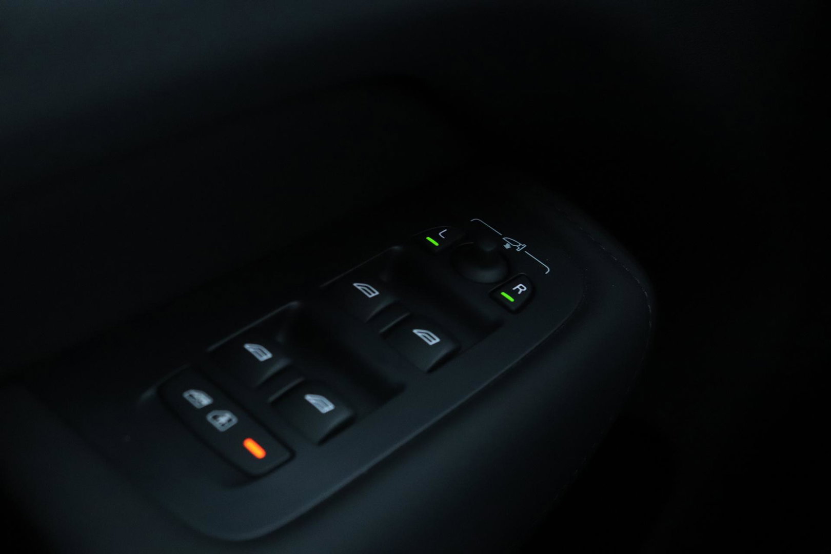 Volvo XC60 T6 Ultra Black Edition | Luchtvering | Bowers&Wilkins | Stoelventilatie | ACC | Trekhaak