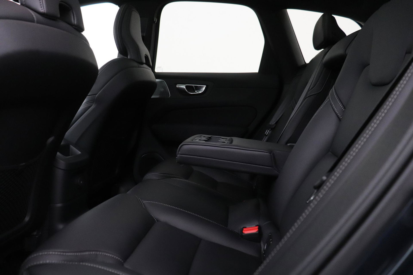 Volvo XC60 T6 Ultra Black Edition | Luchtvering | Bowers&Wilkins | Stoelventilatie | ACC | Trekhaak