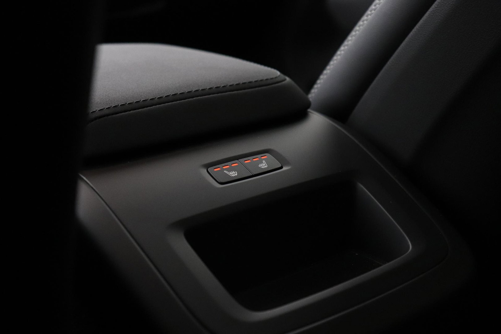 Volvo XC60 T6 Ultra Black Edition | Luchtvering | Bowers&Wilkins | Stoelventilatie | ACC | Trekhaak