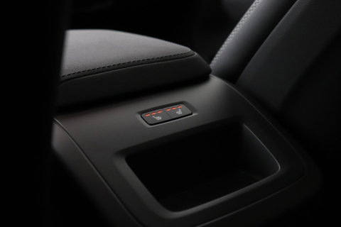Volvo XC60 T6 Ultra Black Edition | Luchtvering | Bowers&Wilkins | Stoelventilatie | ACC | Trekhaak