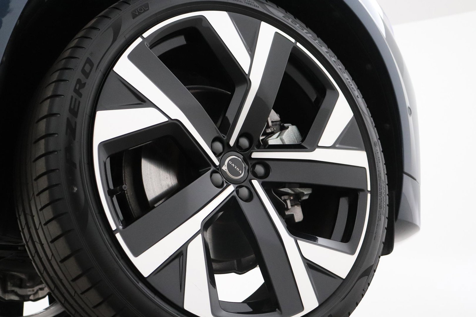 Volvo XC60 T6 Ultra Black Edition | Luchtvering | Bowers&Wilkins | Stoelventilatie | ACC | Trekhaak