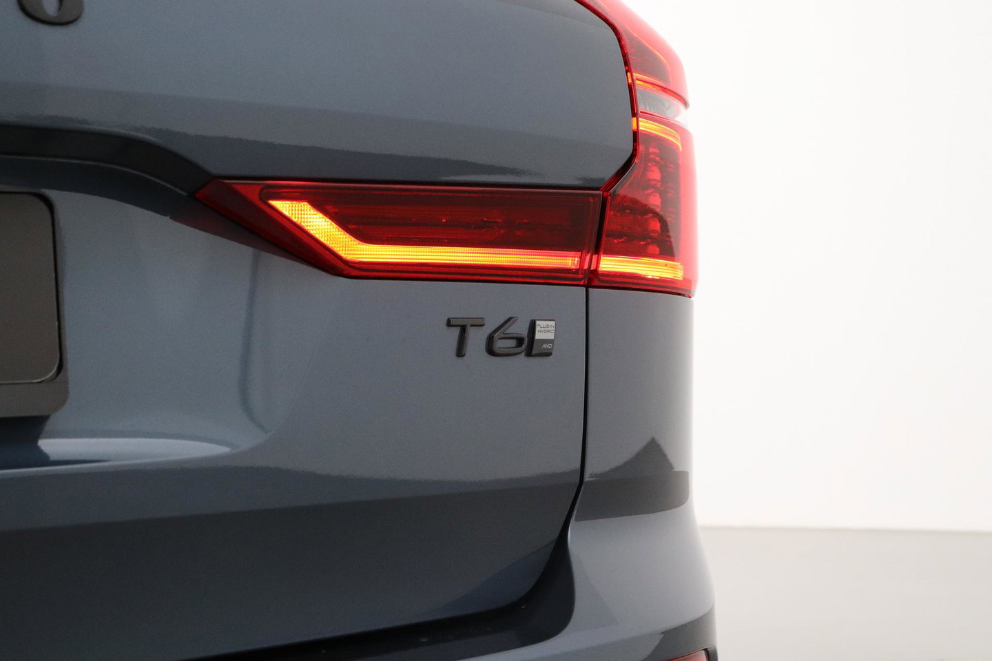 Volvo XC60 T6 Ultra Black Edition | Luchtvering | Bowers&Wilkins | Stoelventilatie | ACC | Trekhaak