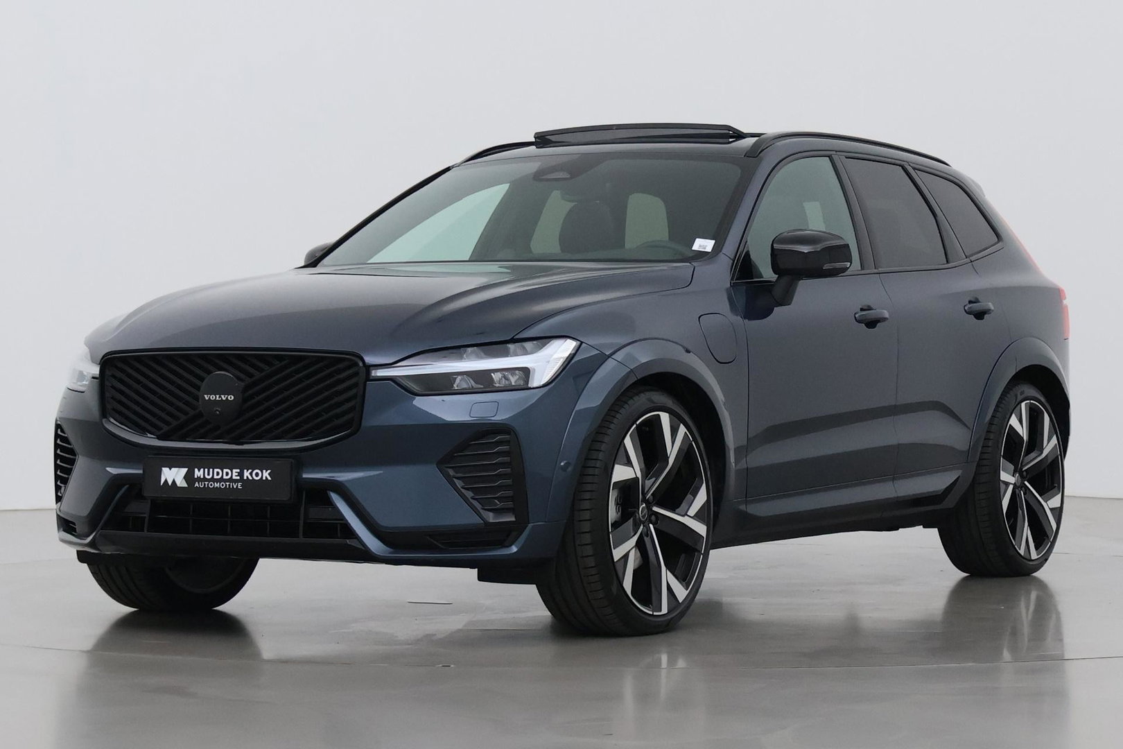 Volvo XC60 T6 Ultra Black Edition | Luchtvering | Bowers&Wilkins | Stoelventilatie | ACC | Trekhaak
