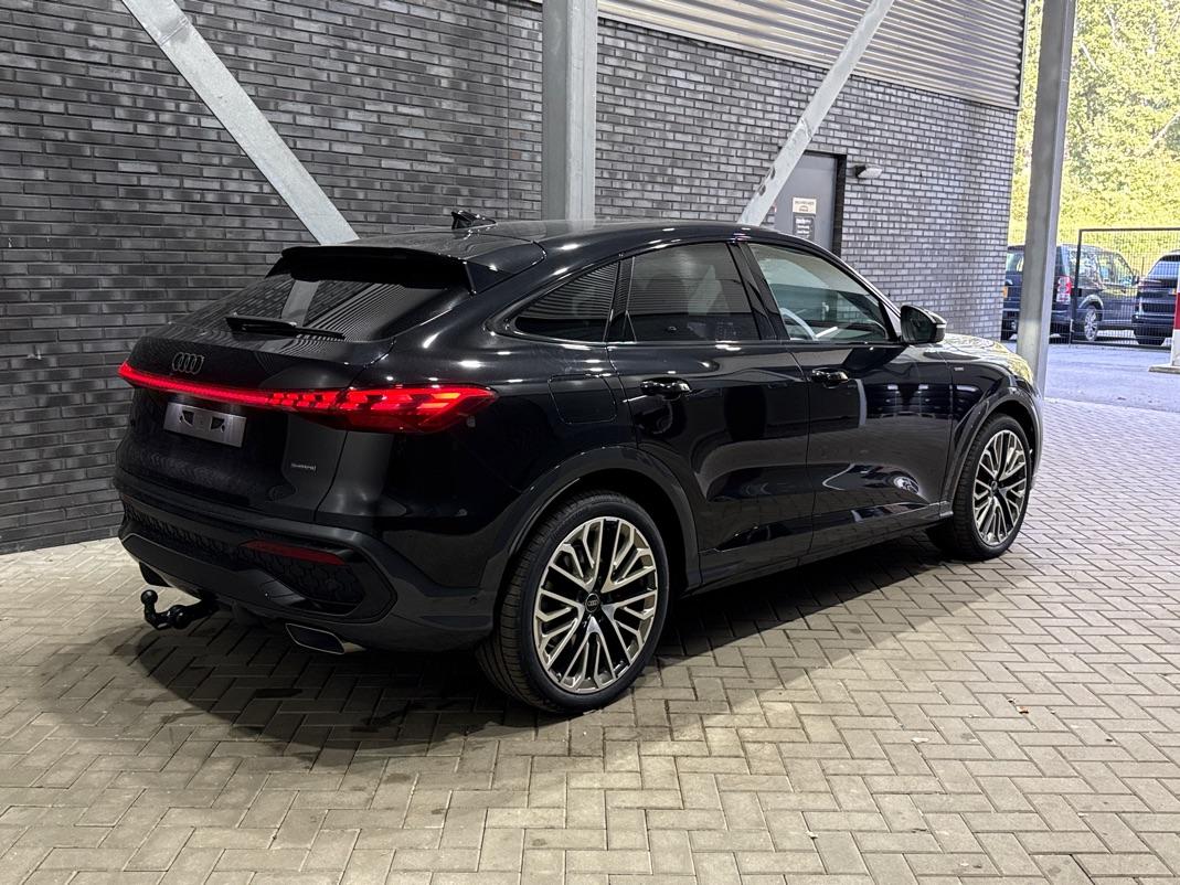 Audi Q5 Sportback Quattro S edition Competition | B&O | Passenger Display | Trekhaak | Luchtvering | Panoramadak | 360° Camera | 21 Inch | ACC