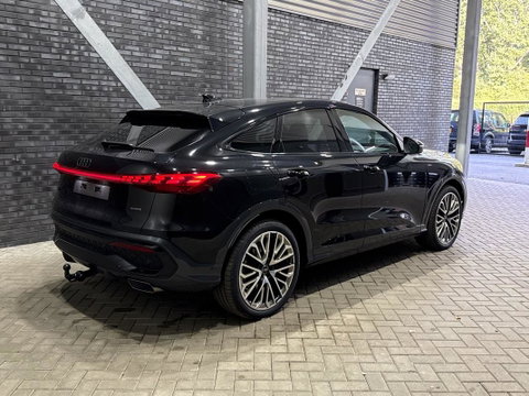Audi Q5 Sportback Quattro S edition Competition | B&O | Passenger Display | Trekhaak | Luchtvering | Panoramadak | 360° Camera | 21 Inch | ACC