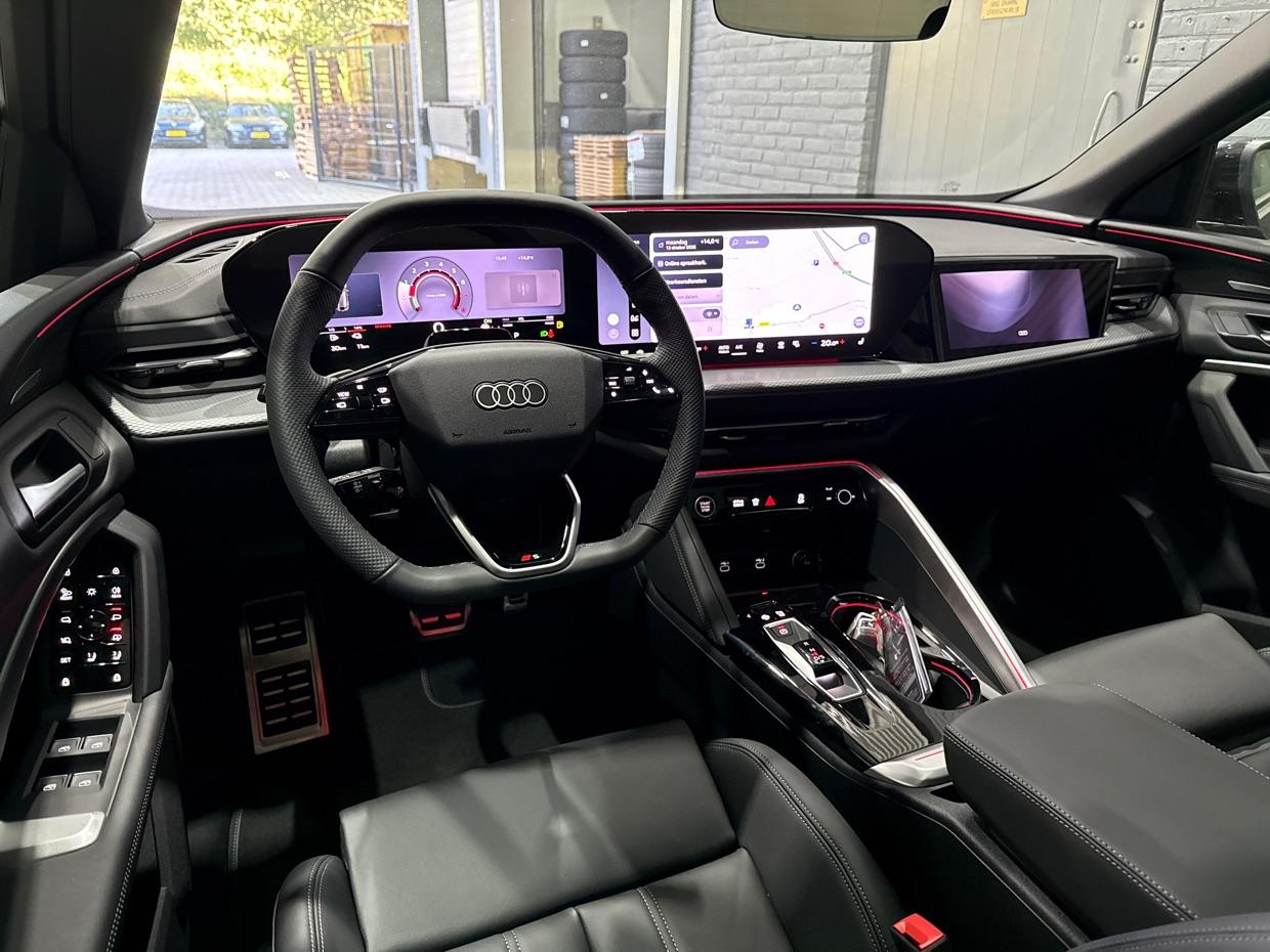 Audi Q5 Sportback Quattro S edition Competition | B&O | Passenger Display | Trekhaak | Luchtvering | Panoramadak | 360° Camera | 21 Inch | ACC