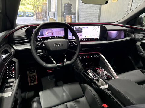 Audi Q5 Sportback Quattro S edition Competition | B&O | Passenger Display | Trekhaak | Luchtvering | Panoramadak | 360° Camera | 21 Inch | ACC