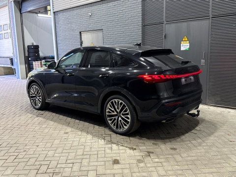 Audi Q5 Sportback Quattro S edition Competition | B&O | Passenger Display | Trekhaak | Luchtvering | Panoramadak | 360° Camera | 21 Inch | ACC