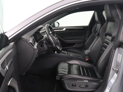 Volkswagen Arteon 1.4 TSI eHybrid R-Line Business+ | SOH 90,1% | Leder | Adaptive cruise | Trekhaak | Dodehoek detectie | Stuur/stoel verwarming | Park assist | Carplay | Full LED