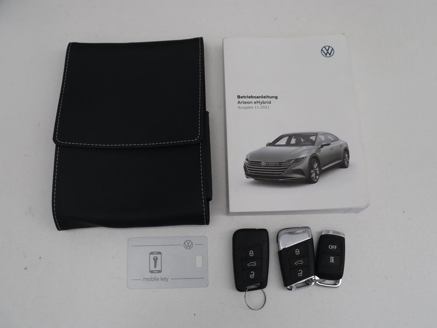 Volkswagen Arteon 1.4 TSI eHybrid R-Line Business+ | SOH 90,1% | Leder | Adaptive cruise | Trekhaak | Dodehoek detectie | Stuur/stoel verwarming | Park assist | Carplay | Full LED