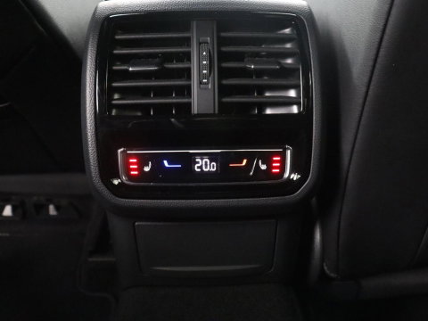 Volkswagen Arteon 1.4 TSI eHybrid R-Line Business+ | SOH 90,1% | Leder | Adaptive cruise | Trekhaak | Dodehoek detectie | Stuur/stoel verwarming | Park assist | Carplay | Full LED