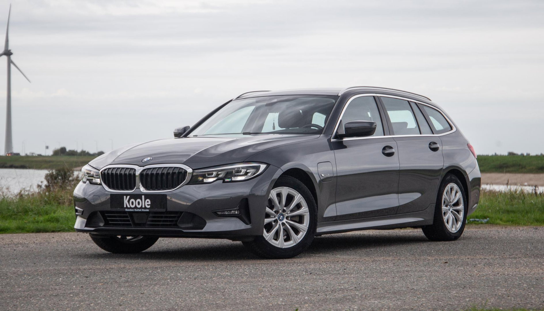 BMW 3 Serie Touring 320e LED / DEALER ONDERHOUDEN / CAMERA / CARPLAY / TREKHAAK