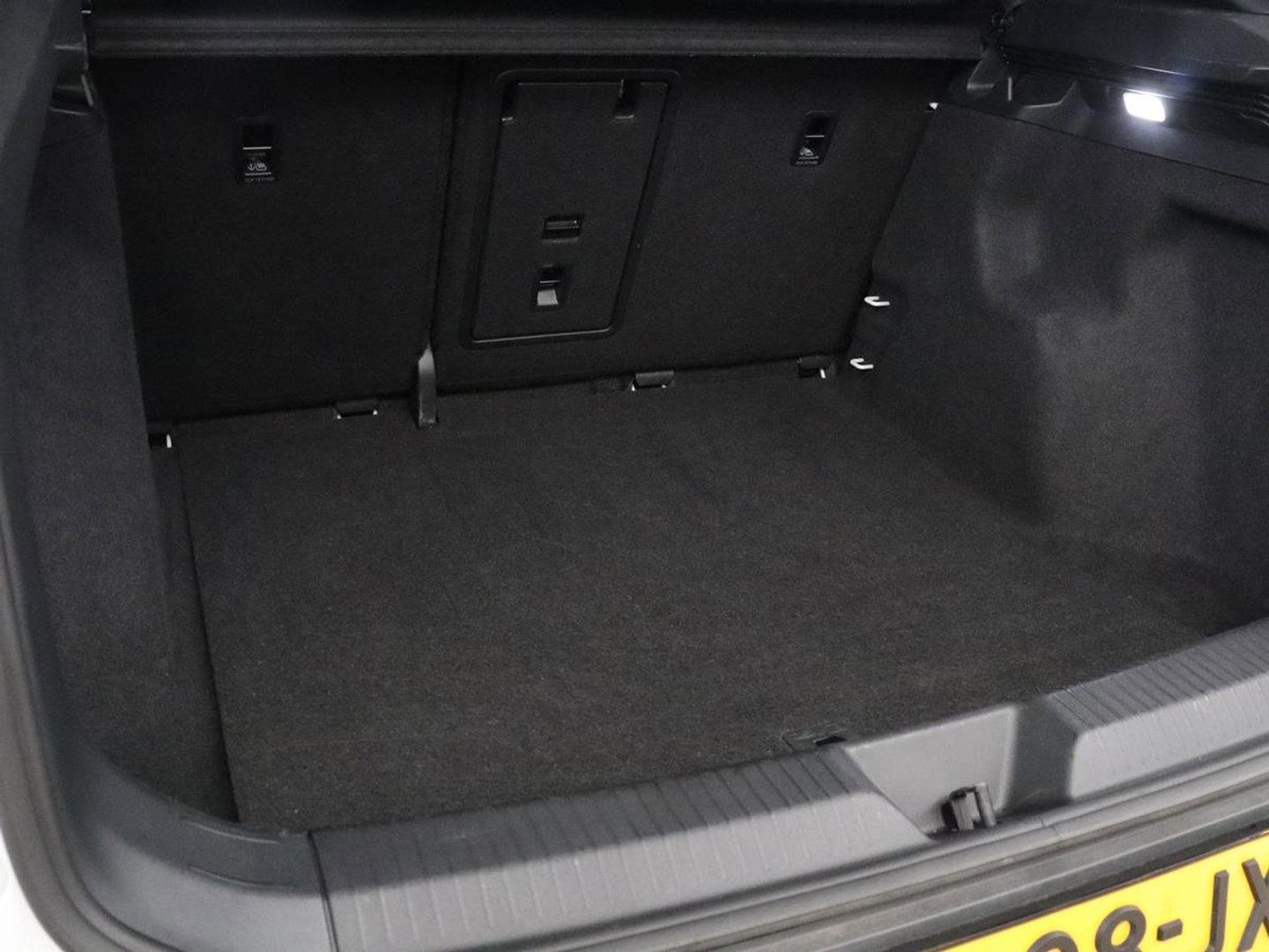 Volkswagen ID.5 Pro 77 kWh | SOH 94,1% | Apple Carplay | LED | Navigatie | Parkeerhulp |