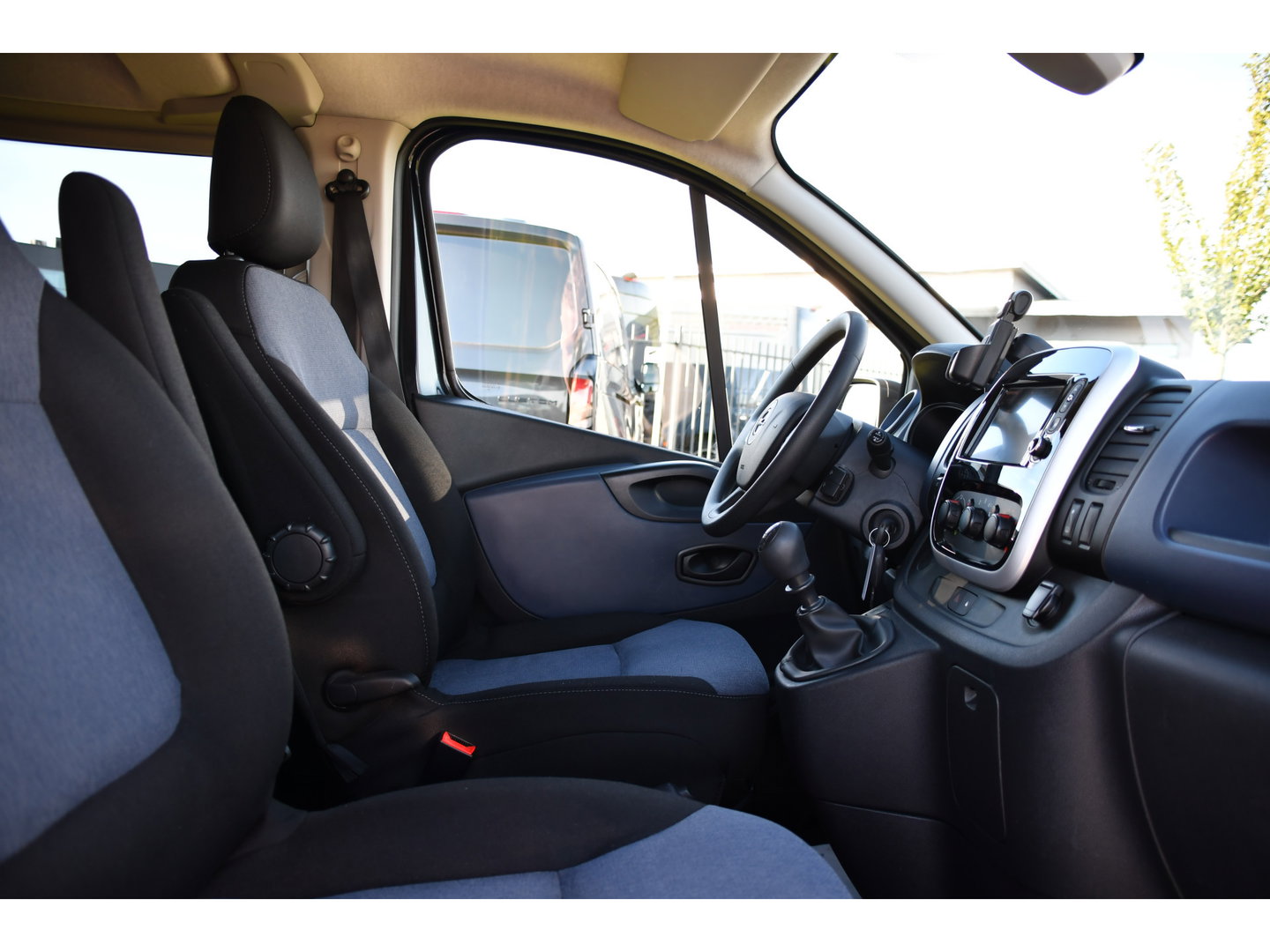 Opel Vivaro 1.6 CDTI L2H1 DC Sport Camera, Cruise, Sensoren, Airco, 125pk, Multimedia, Trekhaak, Betimmering, Uniek!