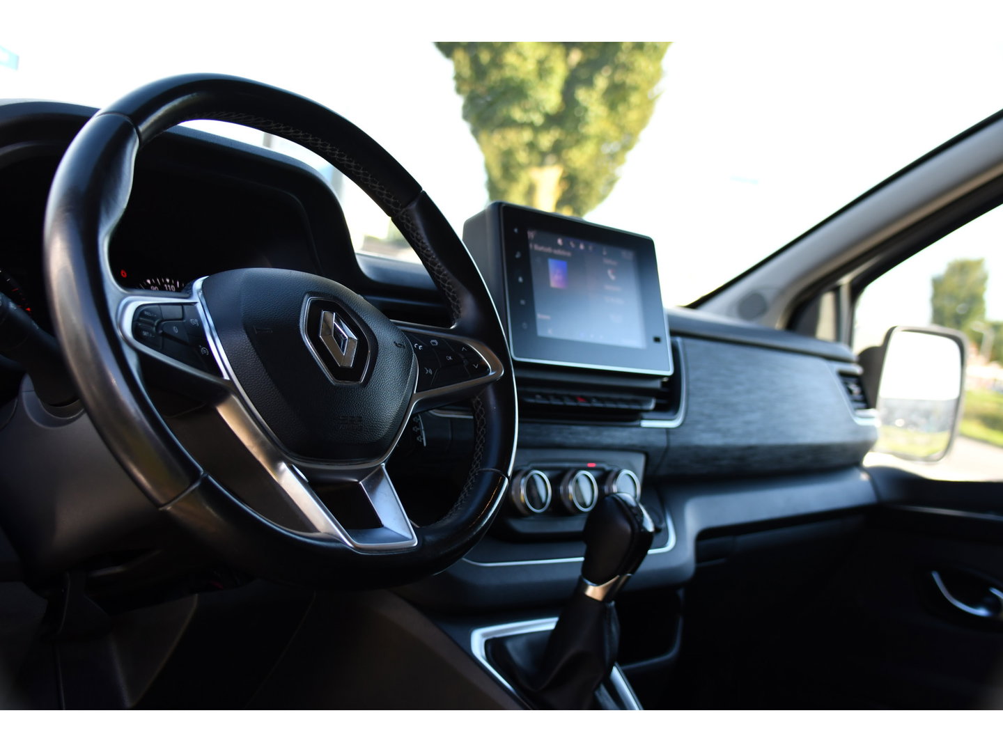 Renault Trafic 2.0 dCi 150 T29 L2H1 DC Luxe Camera, Cruise, Carplay, LED, Clima, Mulitmedia, Automaat, Trekhaak, Sensoren, Uniek!