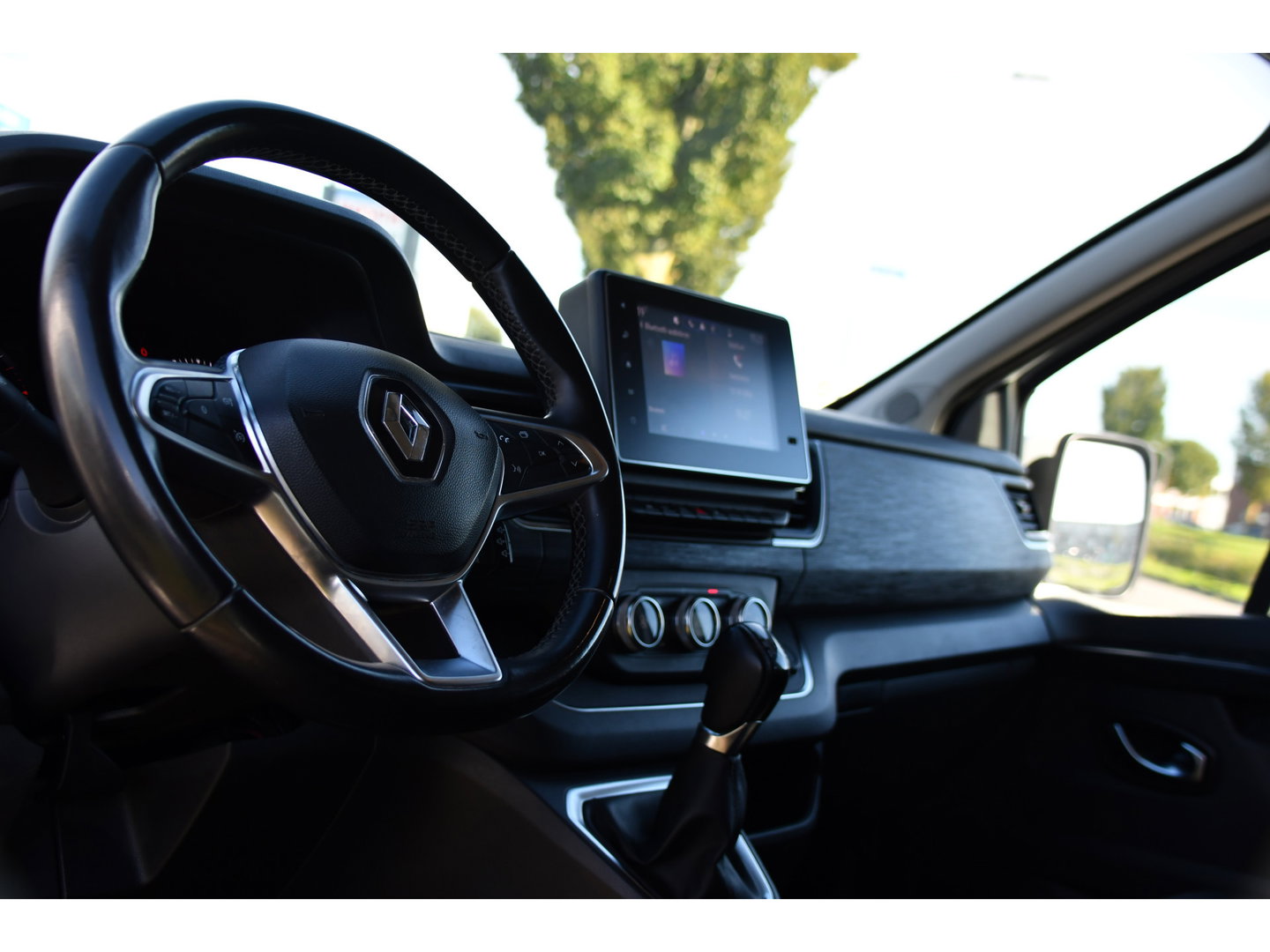 Renault Trafic 2.0 dCi 150 T29 L2H1 DC Luxe Camera, Cruise, Carplay, LED, Clima, Mulitmedia, Automaat, Trekhaak, Sensoren, Uniek!