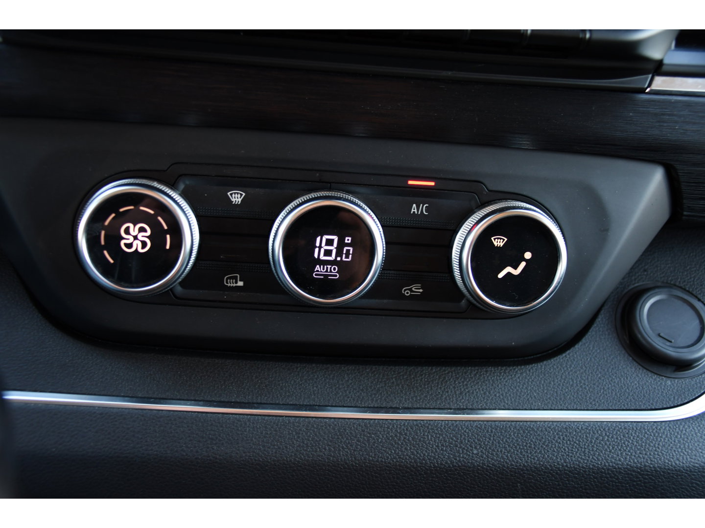 Renault Trafic 2.0 dCi 150 T29 L2H1 DC Luxe Camera, Cruise, Carplay, LED, Clima, Mulitmedia, Automaat, Trekhaak, Sensoren, Uniek!