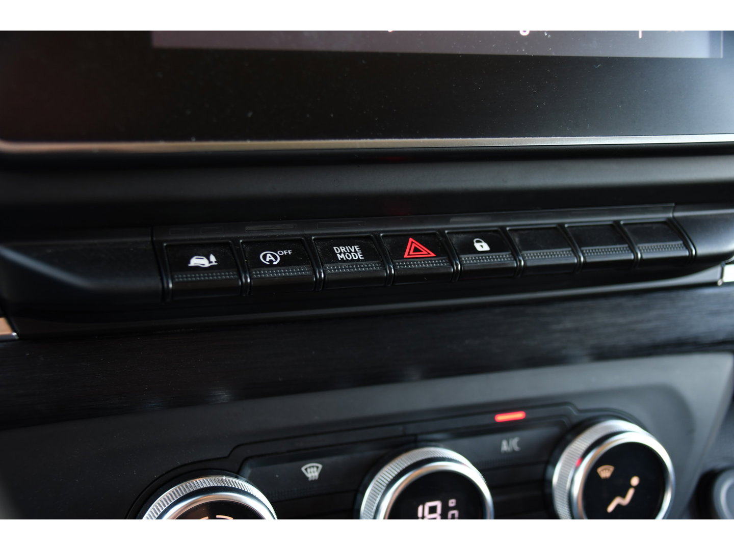Renault Trafic 2.0 dCi 150 T29 L2H1 DC Luxe Camera, Cruise, Carplay, LED, Clima, Mulitmedia, Automaat, Trekhaak, Sensoren, Uniek!