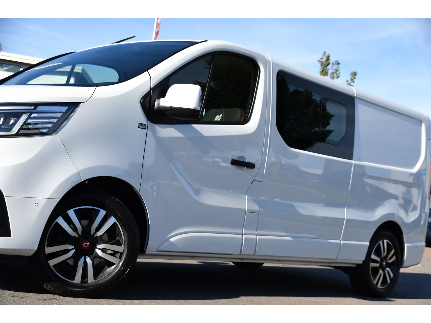Renault Trafic 2.0 dCi 150 T29 L2H1 DC Luxe Camera, Cruise, Carplay, LED, Clima, Mulitmedia, Automaat, Trekhaak, Sensoren, Uniek!