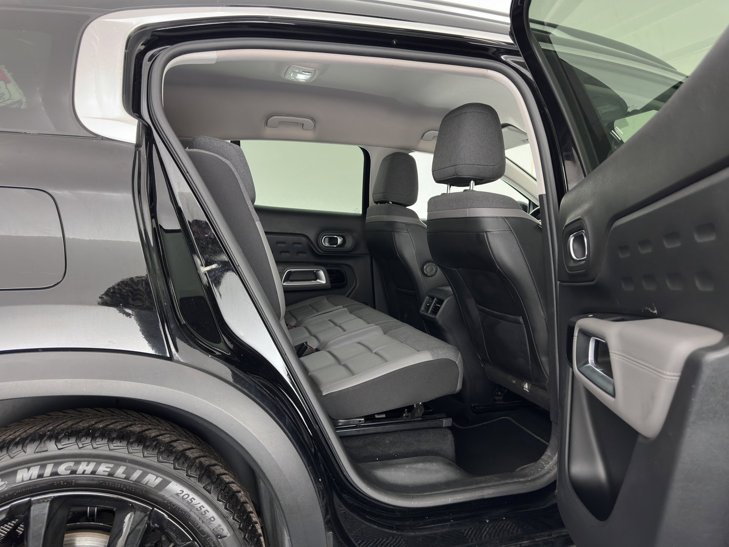 Citroën C5 Aircross 1.6 Plug-in Hybrid 225 Business Plus (Plug-in) Aut. *LEATHER-FABRIC | NAVI-FULLMAP | FULL-LED | KEYLESS | TOPVIEW | ECC | PRIVACY-GLASS | PDC | CRUISE | DAB | DIGI-COCKPIT | CARPLAY |  LANE-ASSIST | TOWBAR | 19"ALU*