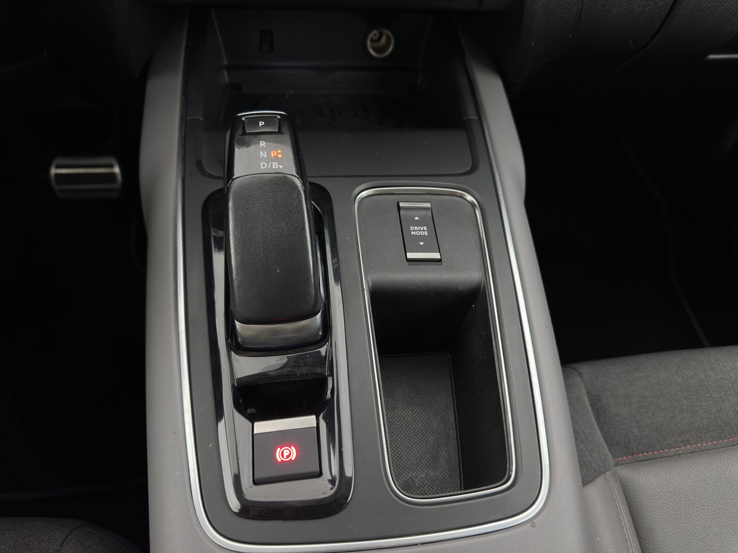 Citroën C5 Aircross 1.6 Plug-in Hybrid 225 Business Plus (Plug-in) Aut. *LEATHER-FABRIC | NAVI-FULLMAP | FULL-LED | KEYLESS | TOPVIEW | ECC | PRIVACY-GLASS | PDC | CRUISE | DAB | DIGI-COCKPIT | CARPLAY |  LANE-ASSIST | TOWBAR | 19"ALU*