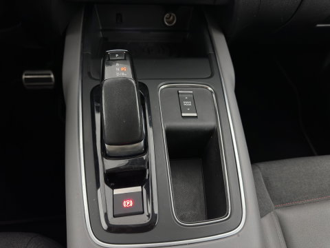 Citroën C5 Aircross 1.6 Plug-in Hybrid 225 Business Plus (Plug-in) Aut. *LEATHER-FABRIC | NAVI-FULLMAP | FULL-LED | KEYLESS | TOPVIEW | ECC | PRIVACY-GLASS | PDC | CRUISE | DAB | DIGI-COCKPIT | CARPLAY |  LANE-ASSIST | TOWBAR | 19"ALU*