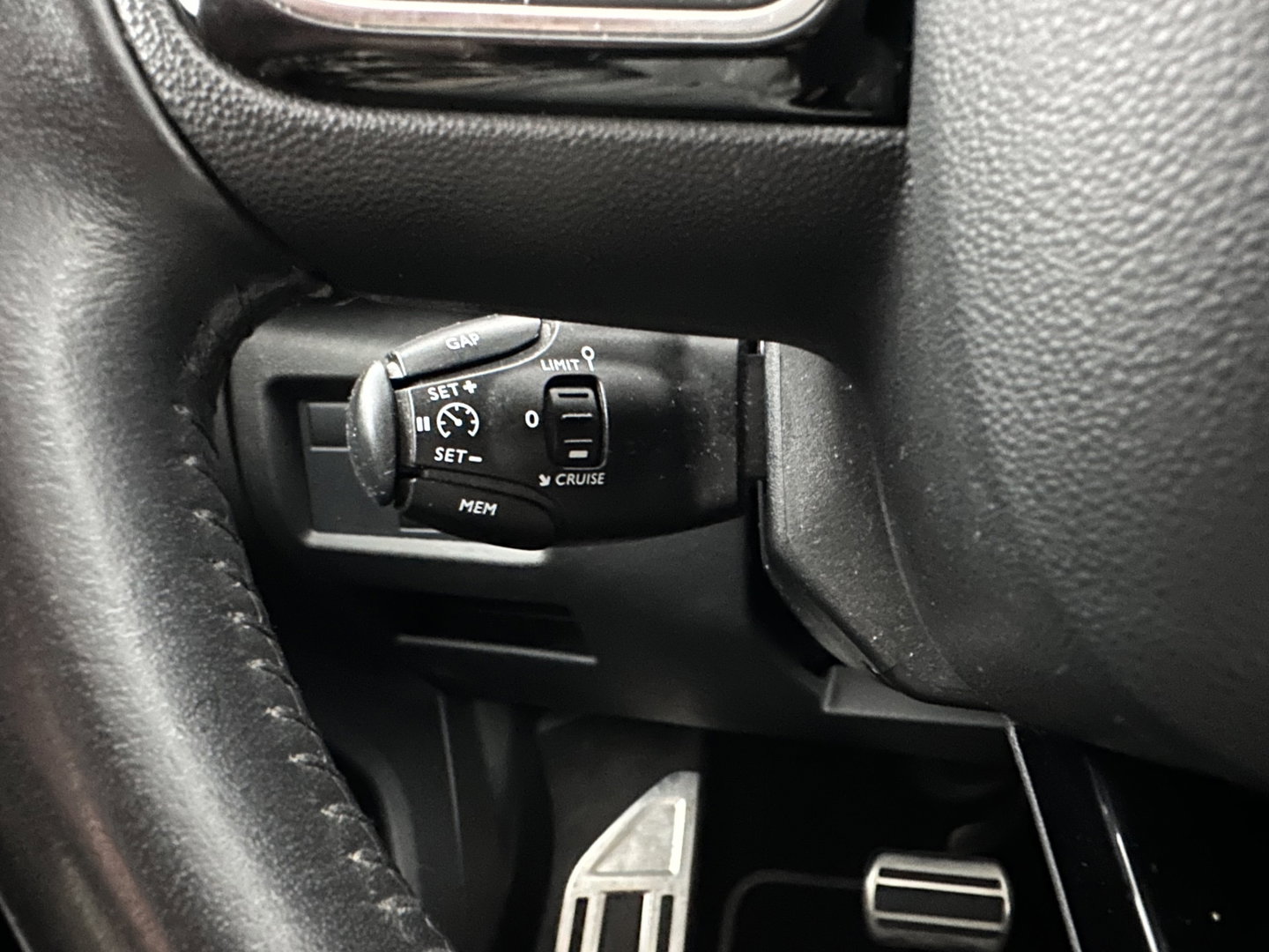 Citroën C5 Aircross 1.6 Plug-in Hybrid 225 Business Plus (Plug-in) Aut. *LEATHER-FABRIC | NAVI-FULLMAP | FULL-LED | KEYLESS | TOPVIEW | ECC | PRIVACY-GLASS | PDC | CRUISE | DAB | DIGI-COCKPIT | CARPLAY |  LANE-ASSIST | TOWBAR | 19"ALU*