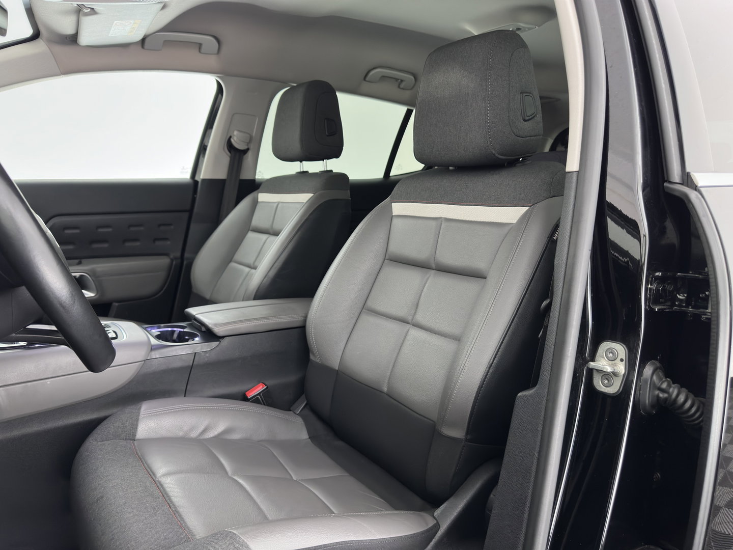 Citroën C5 Aircross 1.6 Plug-in Hybrid 225 Business Plus (Plug-in) Aut. *LEATHER-FABRIC | NAVI-FULLMAP | FULL-LED | KEYLESS | TOPVIEW | ECC | PRIVACY-GLASS | PDC | CRUISE | DAB | DIGI-COCKPIT | CARPLAY |  LANE-ASSIST | TOWBAR | 19"ALU*