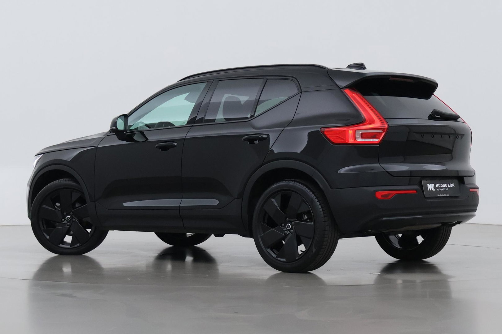 Volvo XC40 2.0 B3 Plus Black Edition | Harman/Kardon | Pilot Assist | Camera | BLIS | Memory | Stoel+Stuurverwarming | Keyless | ACC | 20 Inch
