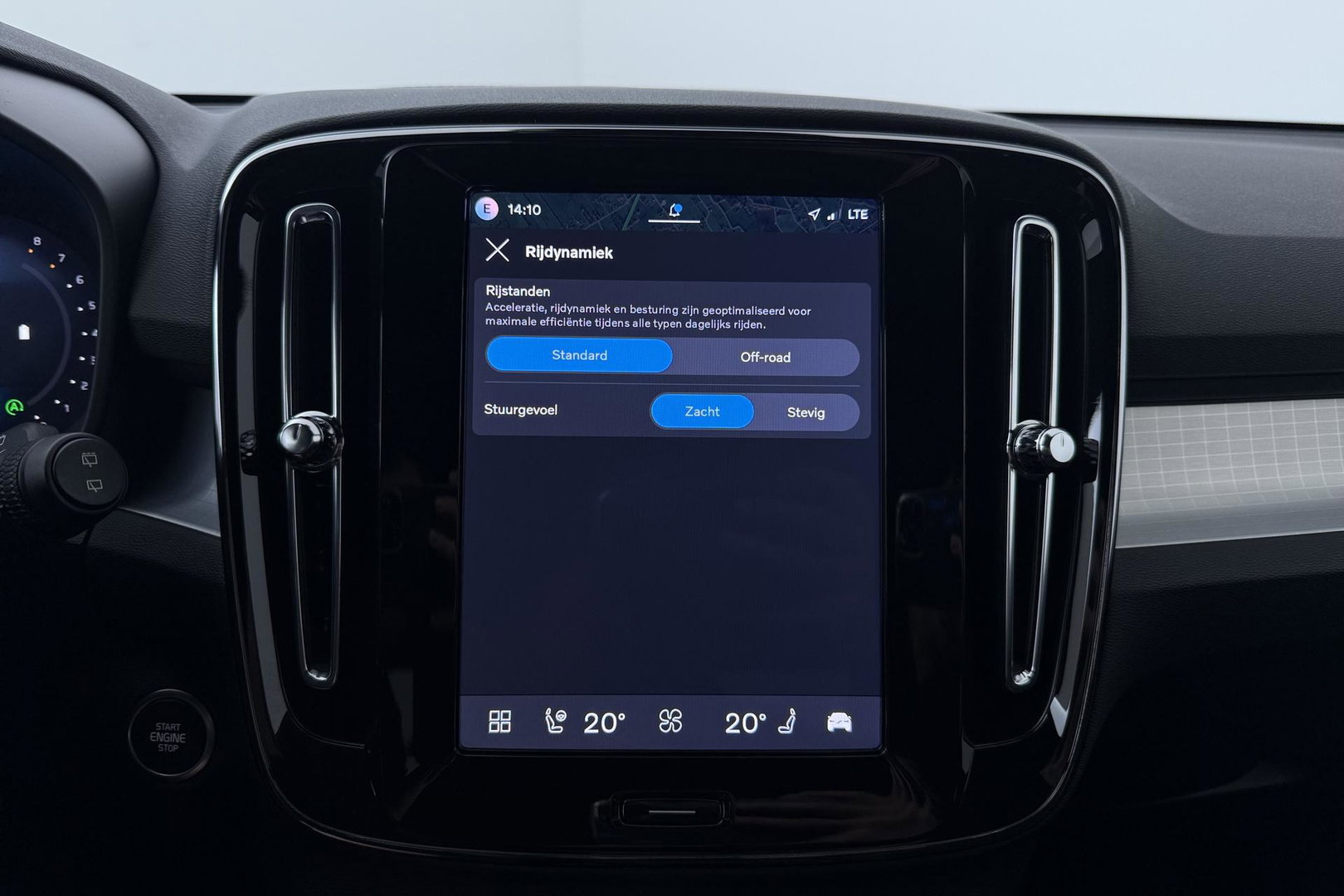 Volvo XC40 2.0 B3 Plus Black Edition | Harman/Kardon | Pilot Assist | Camera | BLIS | Memory | Stoel+Stuurverwarming | Keyless | ACC | 20 Inch