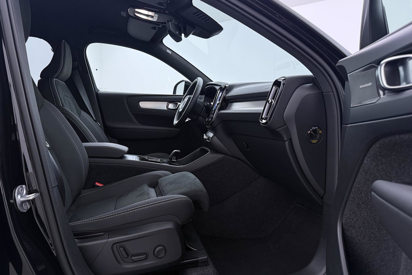 Volvo XC40 2.0 B3 Plus Black Edition | Harman/Kardon | Pilot Assist | Camera | BLIS | Memory | Stoel+Stuurverwarming | Keyless | ACC | 20 Inch