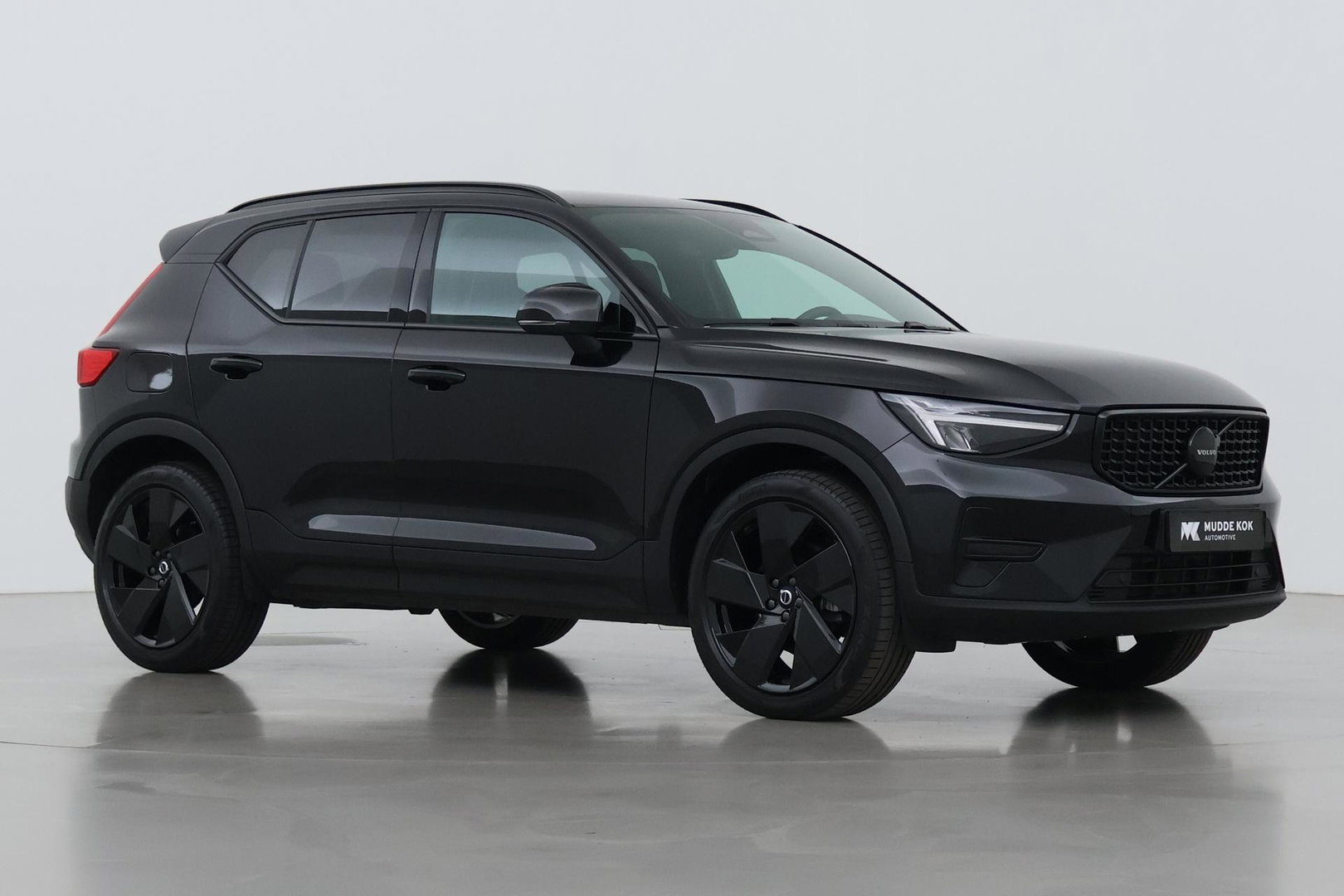 Volvo XC40 2.0 B3 Plus Black Edition | Harman/Kardon | Pilot Assist | Camera | BLIS | Memory | Stoel+Stuurverwarming | Keyless | ACC | 20 Inch