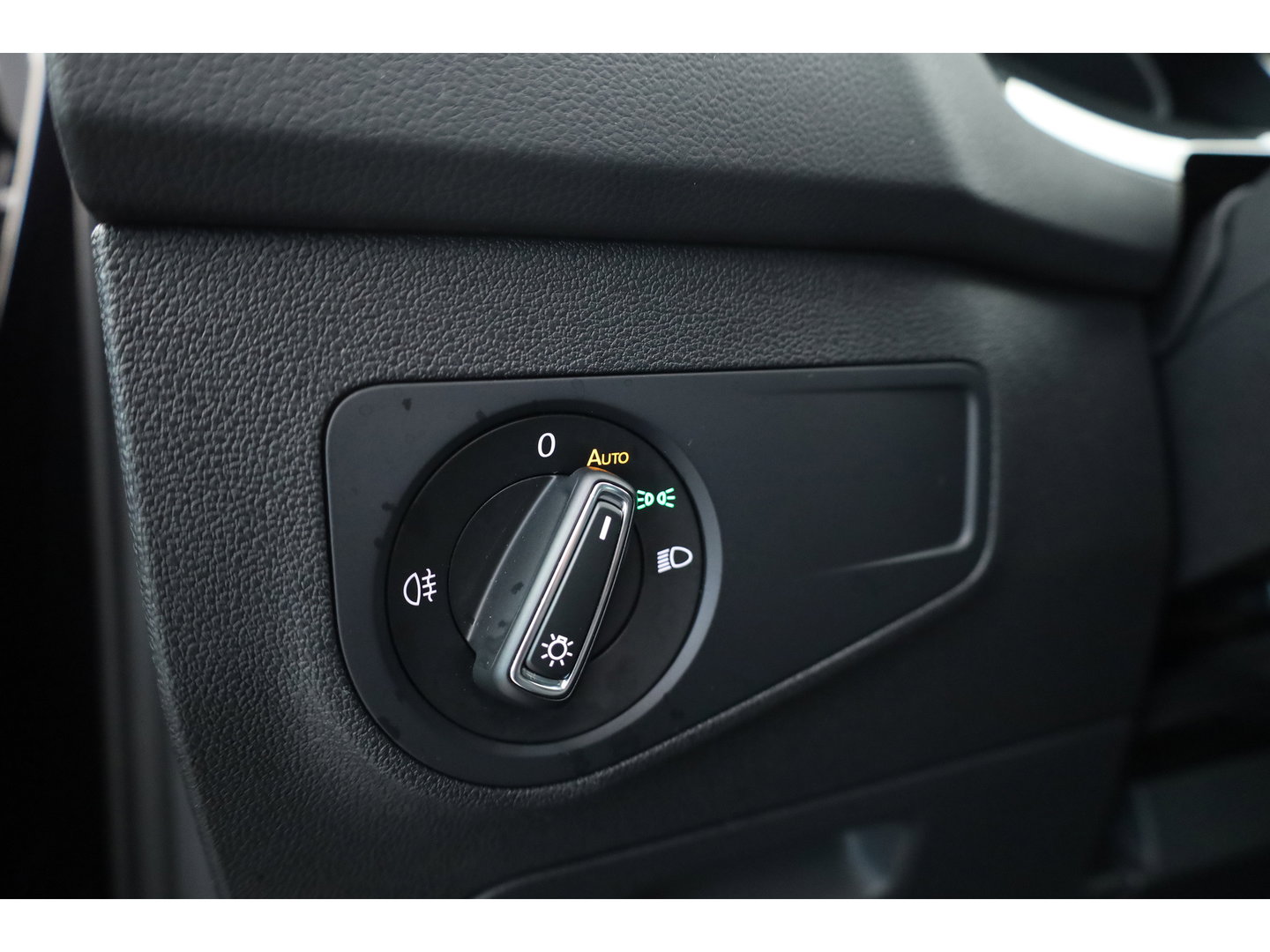 Volkswagen Tiguan 1.5 TSI Life Business | Rijklaar! | Adapt. Cruise | Trekhaak | Navi | PDC V+A | Apple CarPlay | Stoel- Stuurverw.