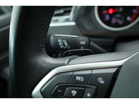 Volkswagen Tiguan 1.5 TSI Life Business | Rijklaar! | Adapt. Cruise | Trekhaak | Navi | PDC V+A | Apple CarPlay | Stoel- Stuurverw.