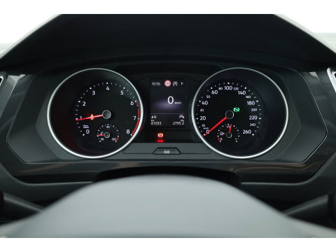 Volkswagen Tiguan 1.5 TSI Life Business | Rijklaar! | Adapt. Cruise | Trekhaak | Navi | PDC V+A | Apple CarPlay | Stoel- Stuurverw.