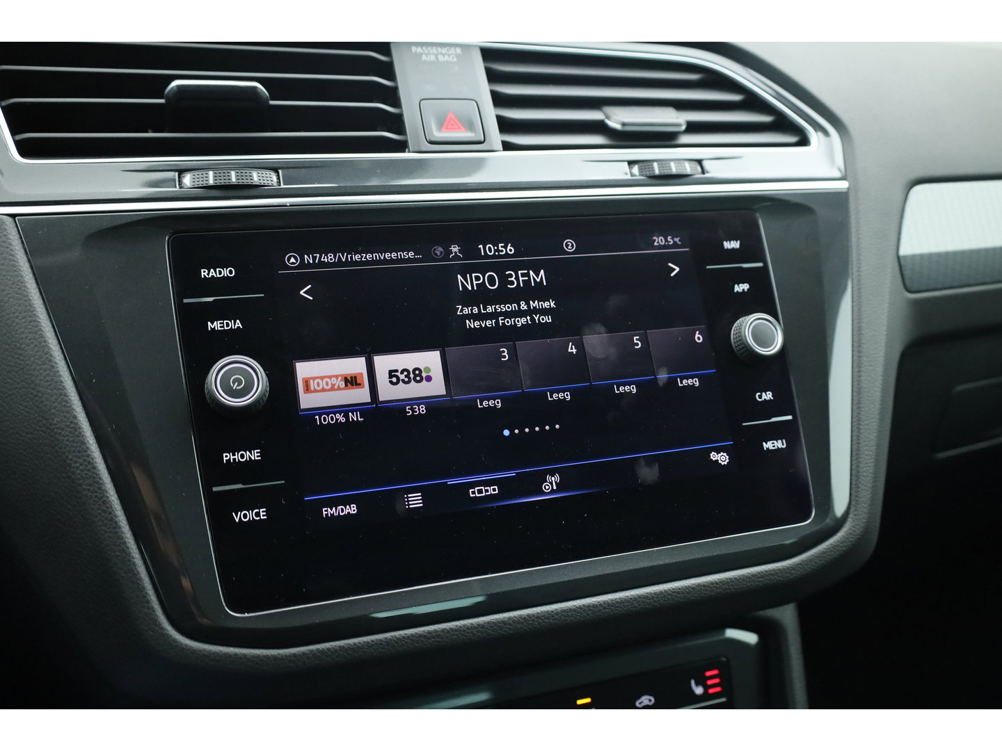 Volkswagen Tiguan 1.5 TSI Life Business | Rijklaar! | Adapt. Cruise | Trekhaak | Navi | PDC V+A | Apple CarPlay | Stoel- Stuurverw.