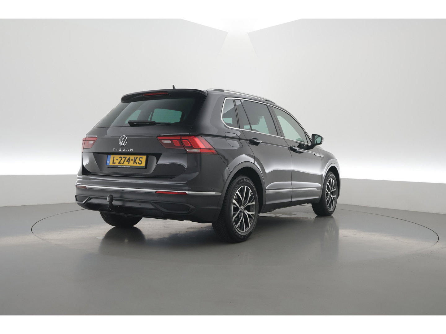 Volkswagen Tiguan 1.5 TSI Life Business | Rijklaar! | Adapt. Cruise | Trekhaak | Navi | PDC V+A | Apple CarPlay | Stoel- Stuurverw.
