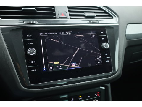 Volkswagen Tiguan 1.5 TSI Life Business | Rijklaar! | Adapt. Cruise | Trekhaak | Navi | PDC V+A | Apple CarPlay | Stoel- Stuurverw.