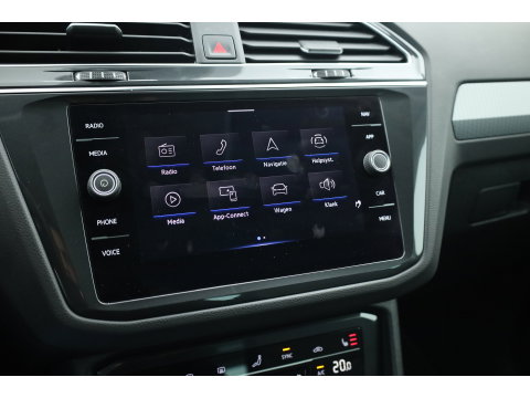 Volkswagen Tiguan 1.5 TSI Life Business | Rijklaar! | Adapt. Cruise | Trekhaak | Navi | PDC V+A | Apple CarPlay | Stoel- Stuurverw.
