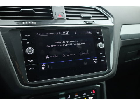 Volkswagen Tiguan 1.5 TSI Life Business | Rijklaar! | Adapt. Cruise | Trekhaak | Navi | PDC V+A | Apple CarPlay | Stoel- Stuurverw.