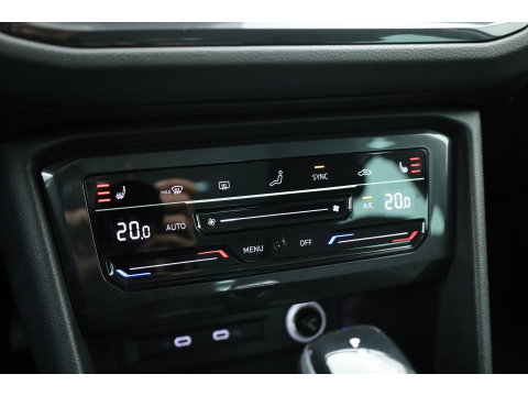 Volkswagen Tiguan 1.5 TSI Life Business | Rijklaar! | Adapt. Cruise | Trekhaak | Navi | PDC V+A | Apple CarPlay | Stoel- Stuurverw.
