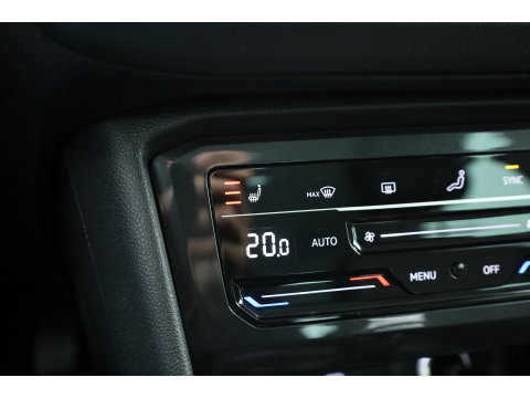 Volkswagen Tiguan 1.5 TSI Life Business | Rijklaar! | Adapt. Cruise | Trekhaak | Navi | PDC V+A | Apple CarPlay | Stoel- Stuurverw.