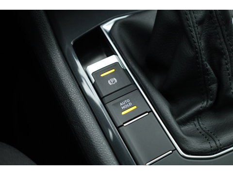 Volkswagen Tiguan 1.5 TSI Life Business | Rijklaar! | Adapt. Cruise | Trekhaak | Navi | PDC V+A | Apple CarPlay | Stoel- Stuurverw.